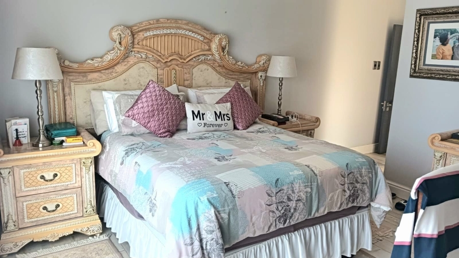 6 Bedroom Property for Sale in Gonubie Eastern Cape